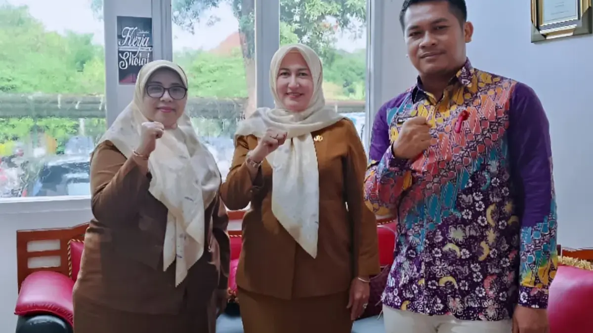 Ketua PDGI Kab Cirebon, berdiskusi bersama Kepala Dinas Kesehatan Kabupaten Cirebon