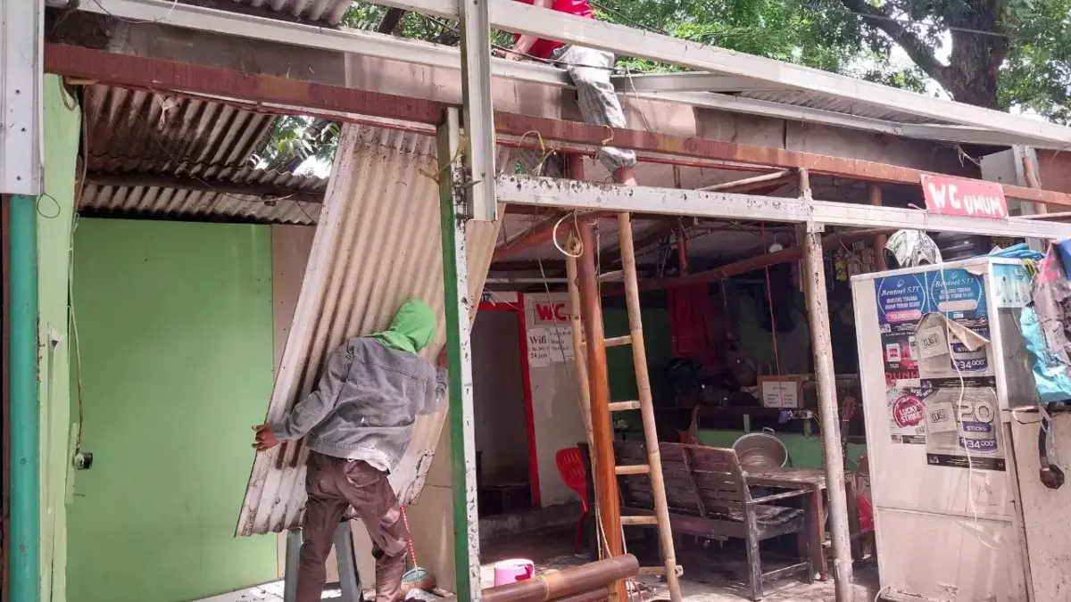 PKL Sukalila Tetap Tunggu Hasil Demo, Mulai Ada yang Bongkar Lapak Secara Mandiri bongkar secara mandiri