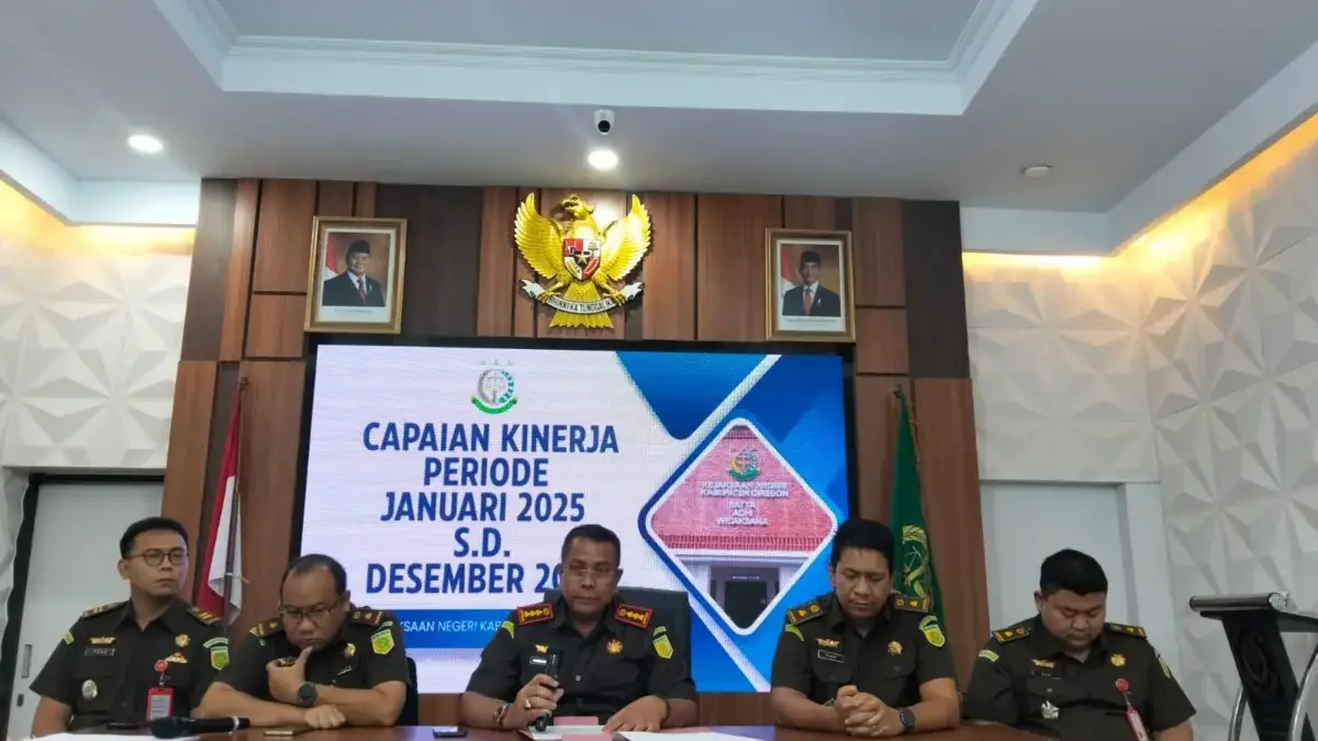 Catatan Akhir Tahun 2025 Kejari Cirebon, Selamatkan Uang Negara hingga Rp3,5 Miliar Lebih Kepala Kajari Kabupaten Cirebon Syamsul Arif