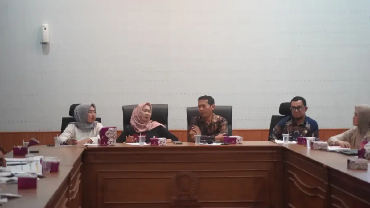 Komisi IV DPRD Cirebon Bahas Pemberlakuan Layanan Sosial Berbasis DTSEN Komisi IV DPRD Kabupaten Cirebon
