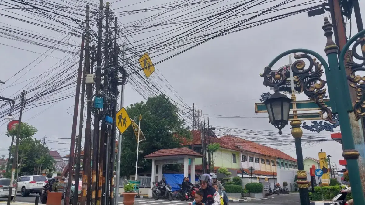 Penataan kabel yang semrawut