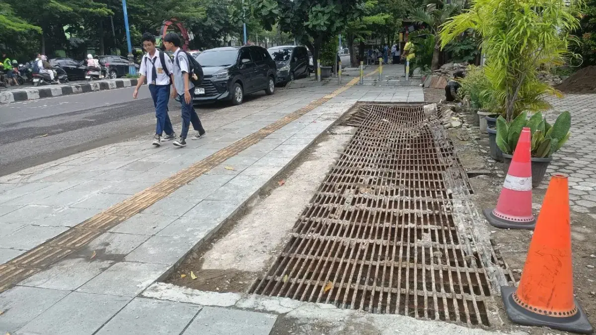 Trotoar di Jalan Wahidin