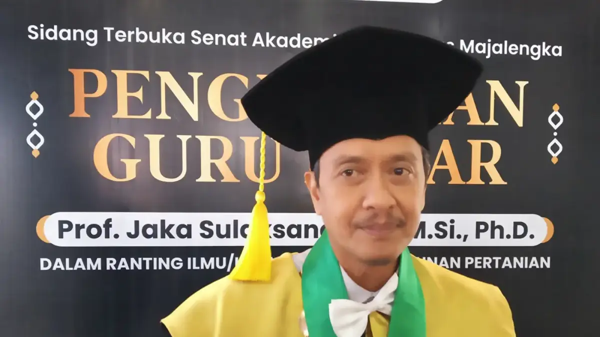 Prof Jaka Sulaksana SP MSi PhD dikukuhkan sebagai guru besar Universitas Majalengka (Unma) dalam sidang terbuk