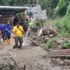 Lumpur Tebal di Mundu Akibat Banjir