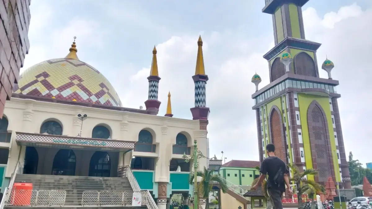 Usulkan Pengelolaan Masjid Agung Sumber Diambil Alih Pemkab