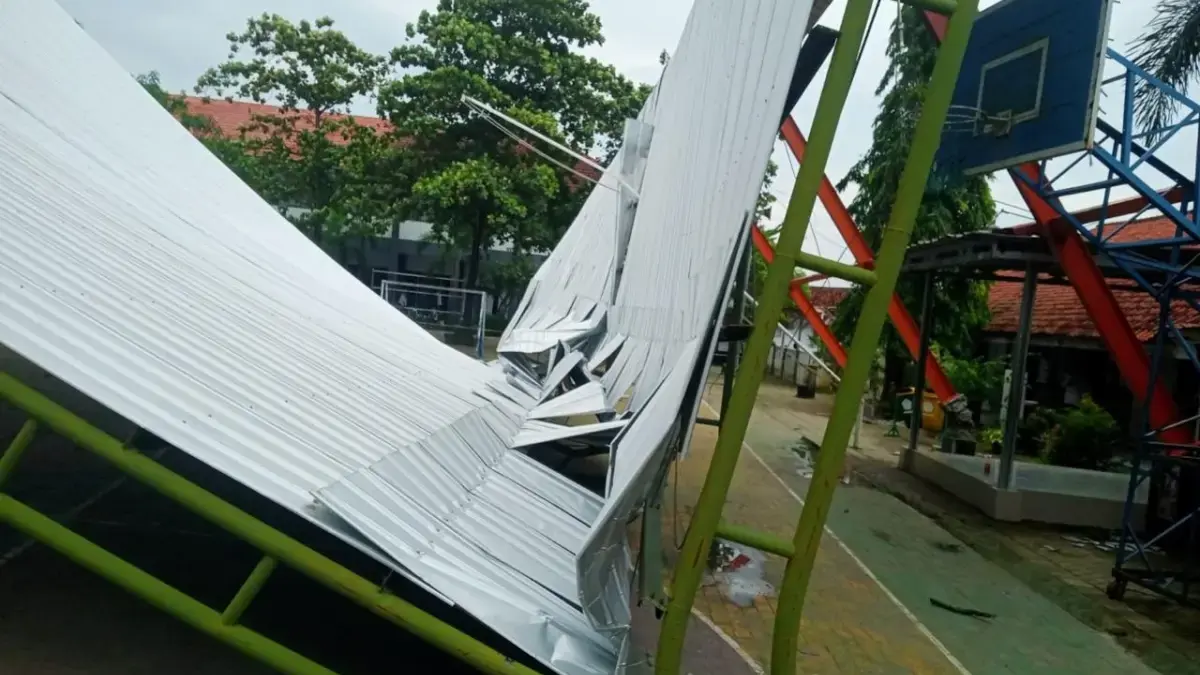 Kanopi SMAN 1 Susukan Ambruk, Guru Meninggal, Sekolah Pastikan Bukan Karena Tertimpa Atap Kanopi SMAN 1 Susukan Ambruk