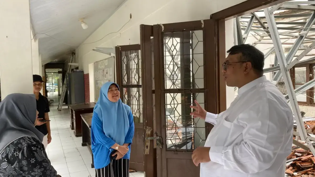 Kantor Disnaker Kota Cirebon Ambruk