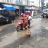 Sering Hujan Jalanan Semakin Rusak Parah