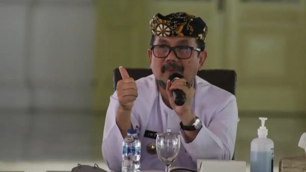 Bupati Cirebon Drs H Imron MAg