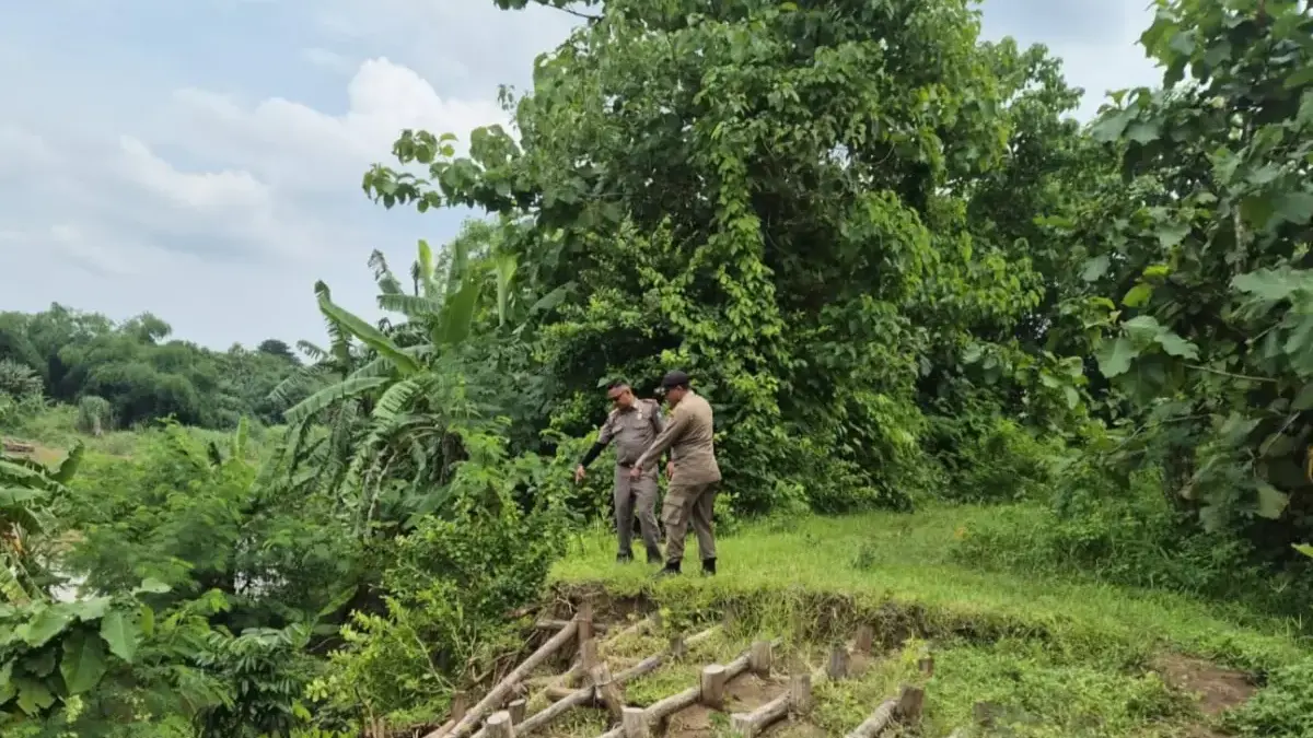 tanggul Sungai Cimanuk