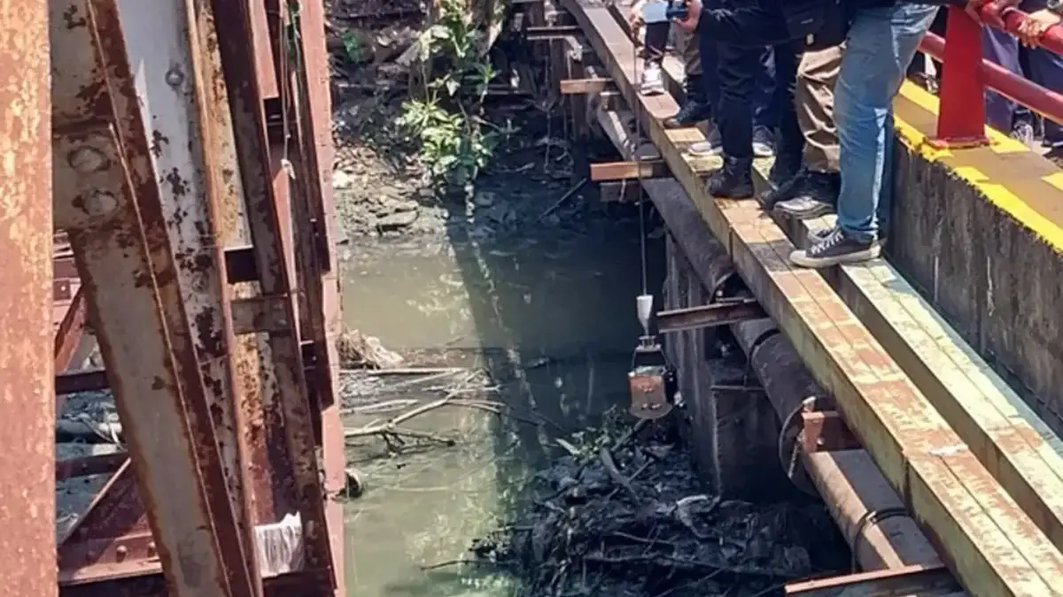 Lumpur Normalisasi Sungai Sukalila Cirebon