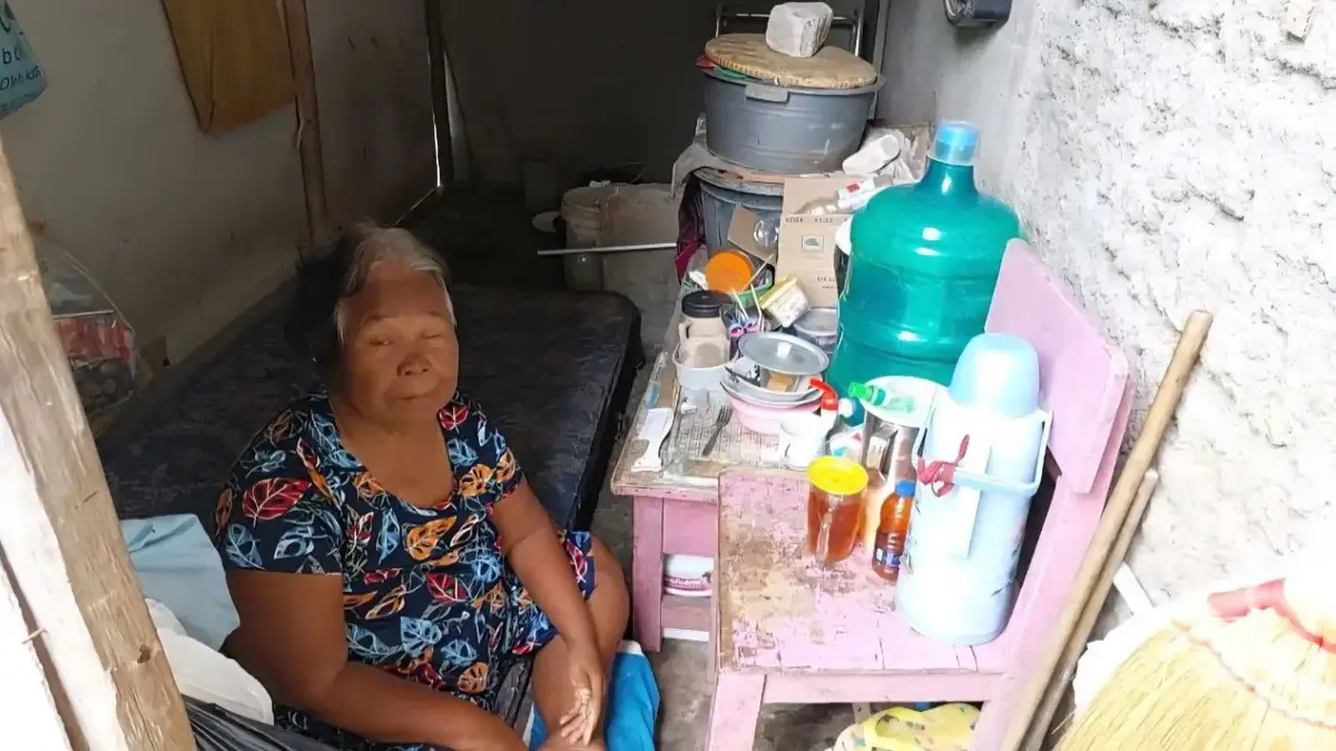 Potret Wanita Lansia di Cirebon Hidup di Gubuk Triplek, Sopiyah Bertahan dari Uluran Tetangga Nenek Sopiyah