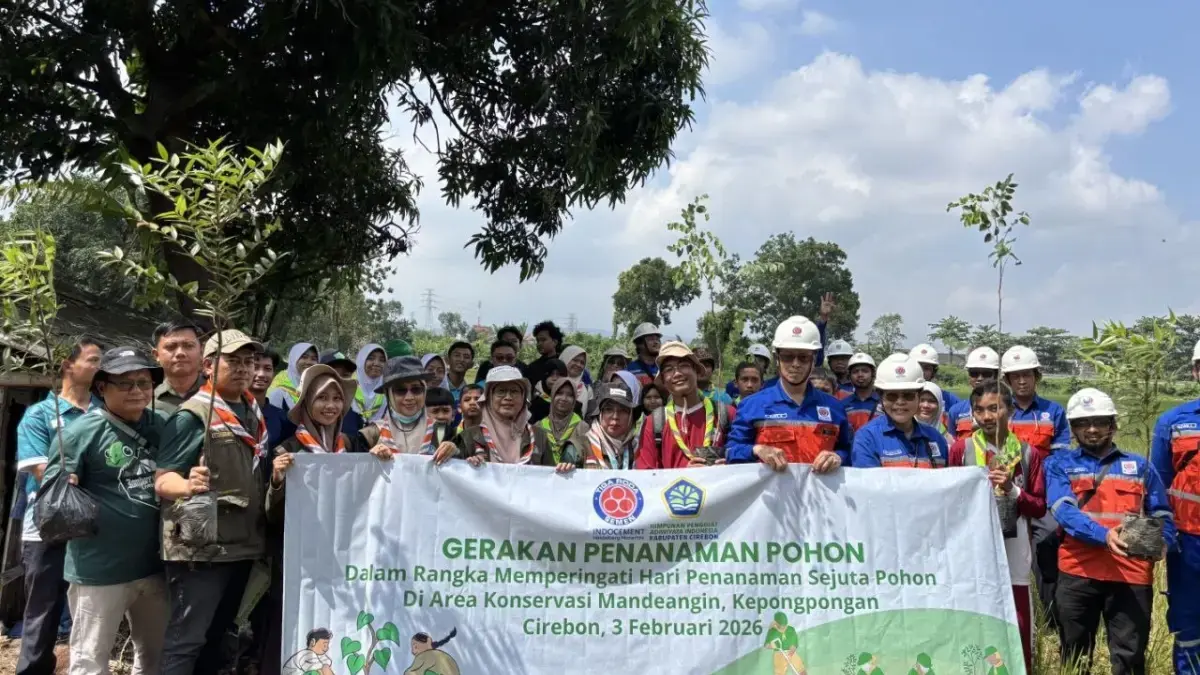 PENGHIJAUAN: PT Indocement Tunggal Prakarsa Tbk Unit Palimanan menggelar kegiatan penanaman pohon dalam rang