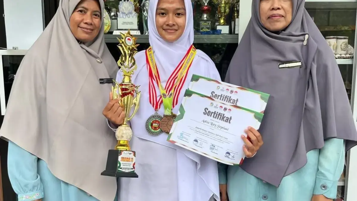 Azkia Listy septiani juara nasional panahan