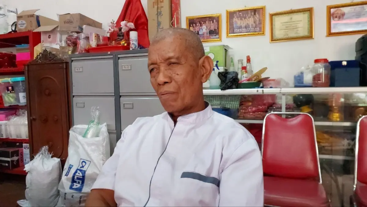 Rohaniawan Agama Buddha Vihara Dewi Welas Asih Romo Junawi