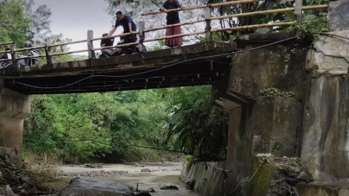 longsor argasunya cirebon