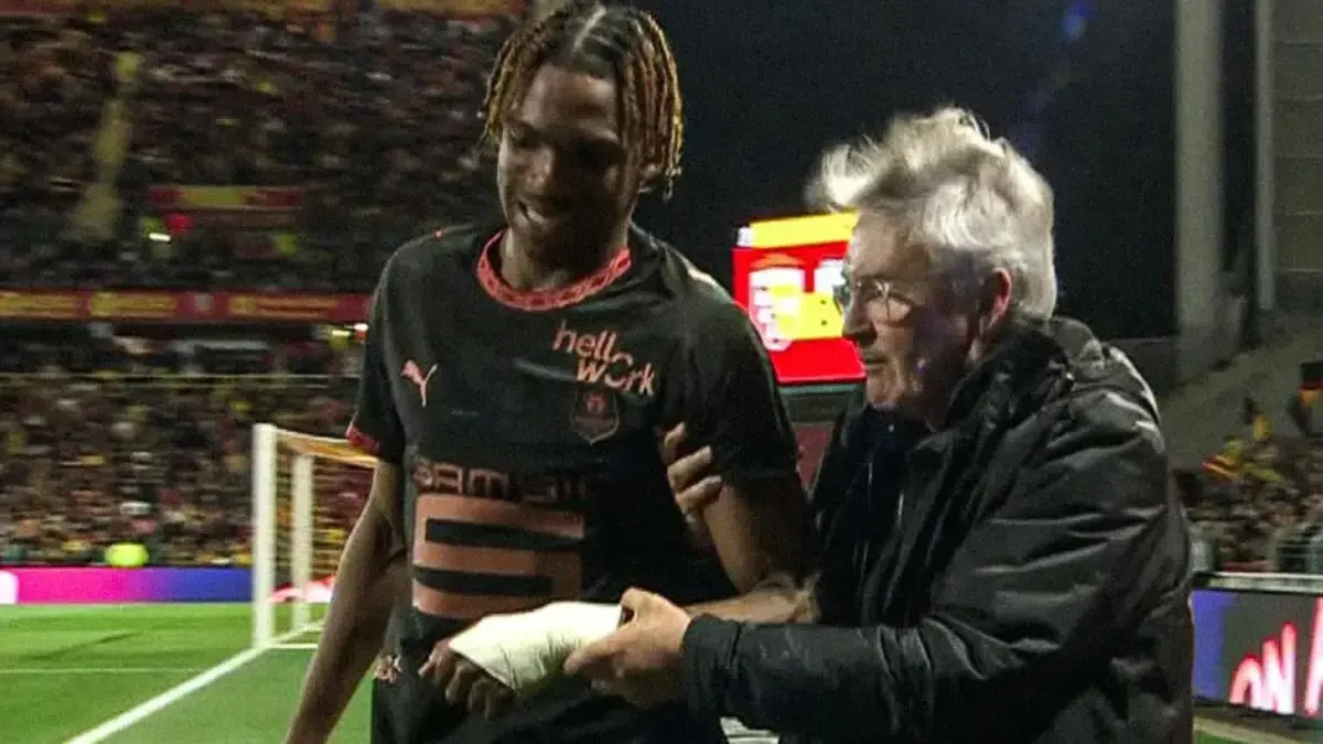 ADUH: Jeremy Jacquet, rekrutan baru Liverpool musim panas nanti mengalami cedera. -FOTO: Neal Simpson/Sportsph