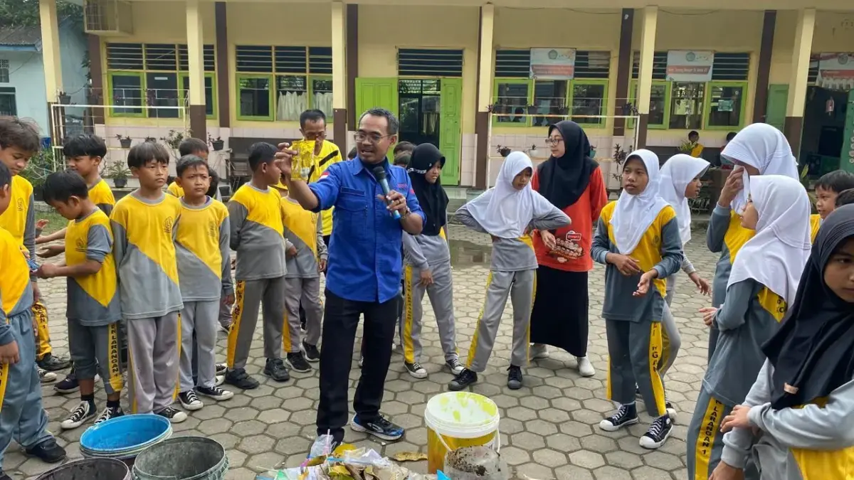 Edukasi Tata Kelola Sampah di SDN Larangan 1 Kota Cirebon edukasi pengelolaan sampah
