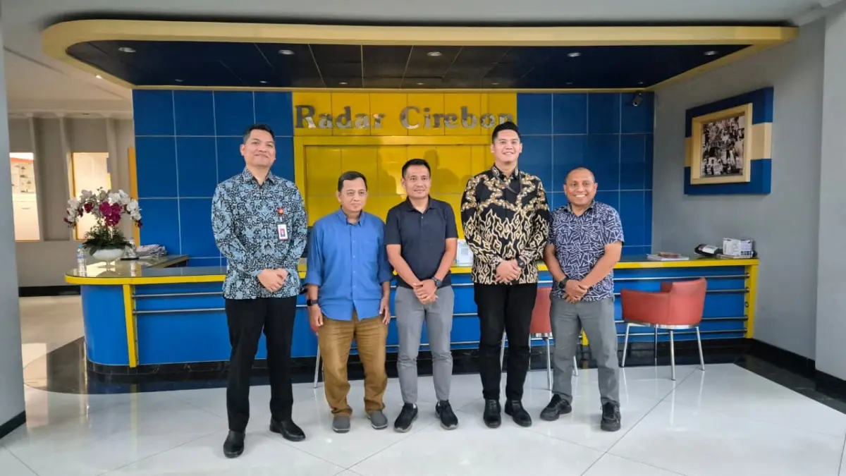 Kepala OJK Cirebon Agus Muntholib