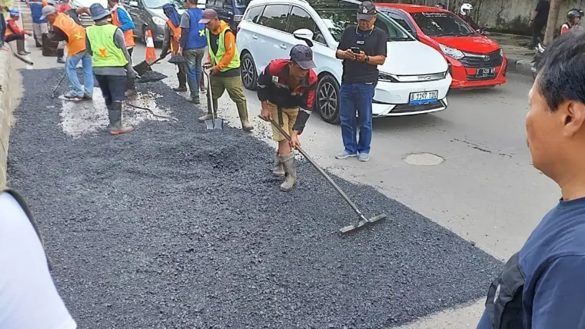Walikota Effendi Edo meninjau Perbaikan Jalan
