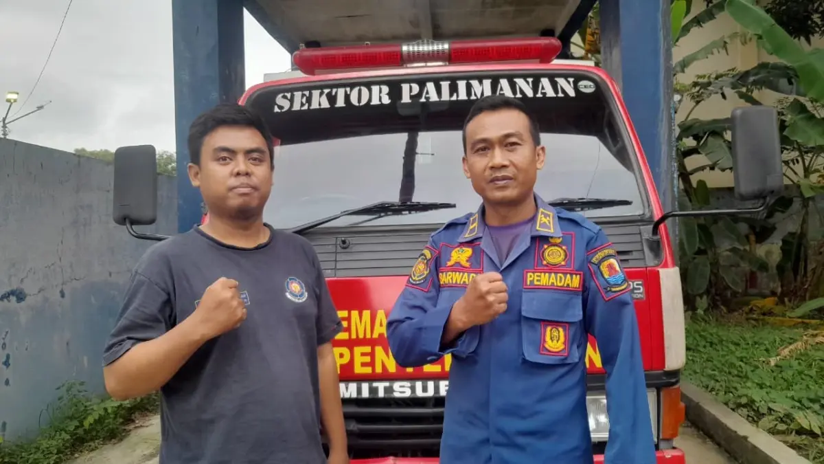 Petugas Damkar Kabupaten Cirebon