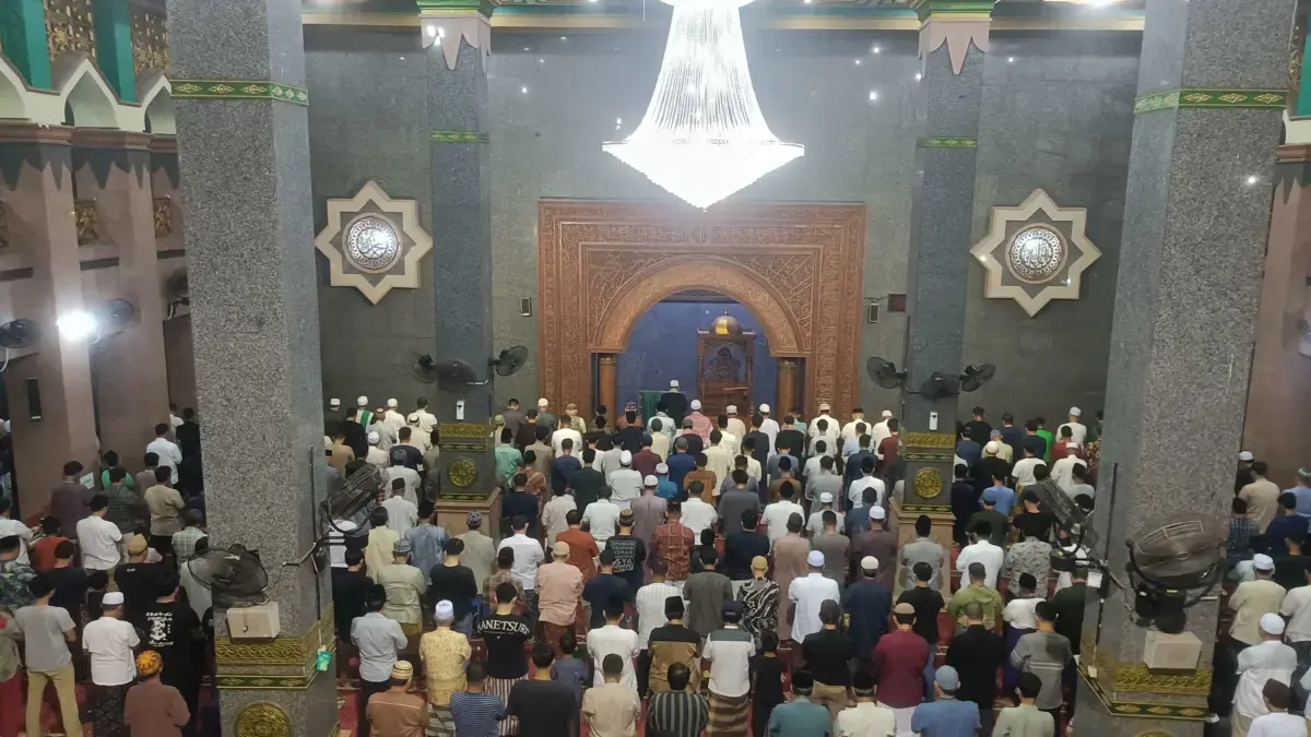 Masjid Attaqwa Terapkan Satu Malam Satu Juz, Tujuh Imam Bergilir Selama Ramadan Masjid Raya Attaqwa Kota Cirebon