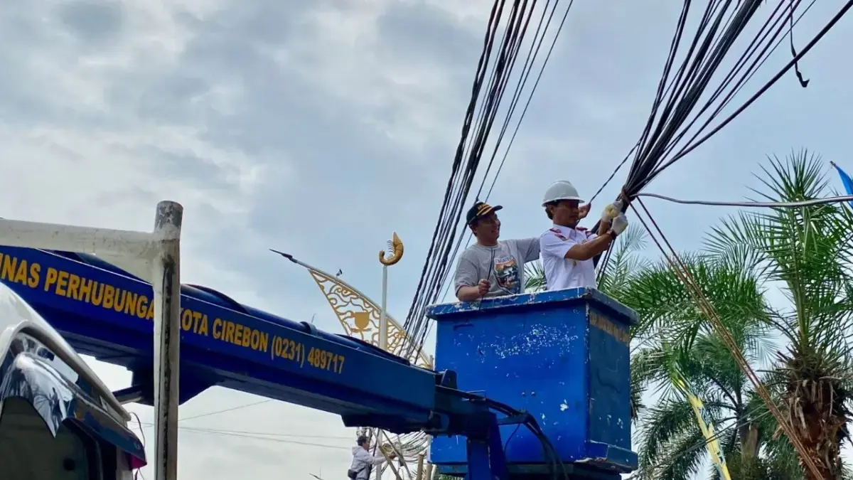 Pembuatan Saluran Kabel Bawah Tanah di Kota Cirebon Masih Digodok Penataan kabel