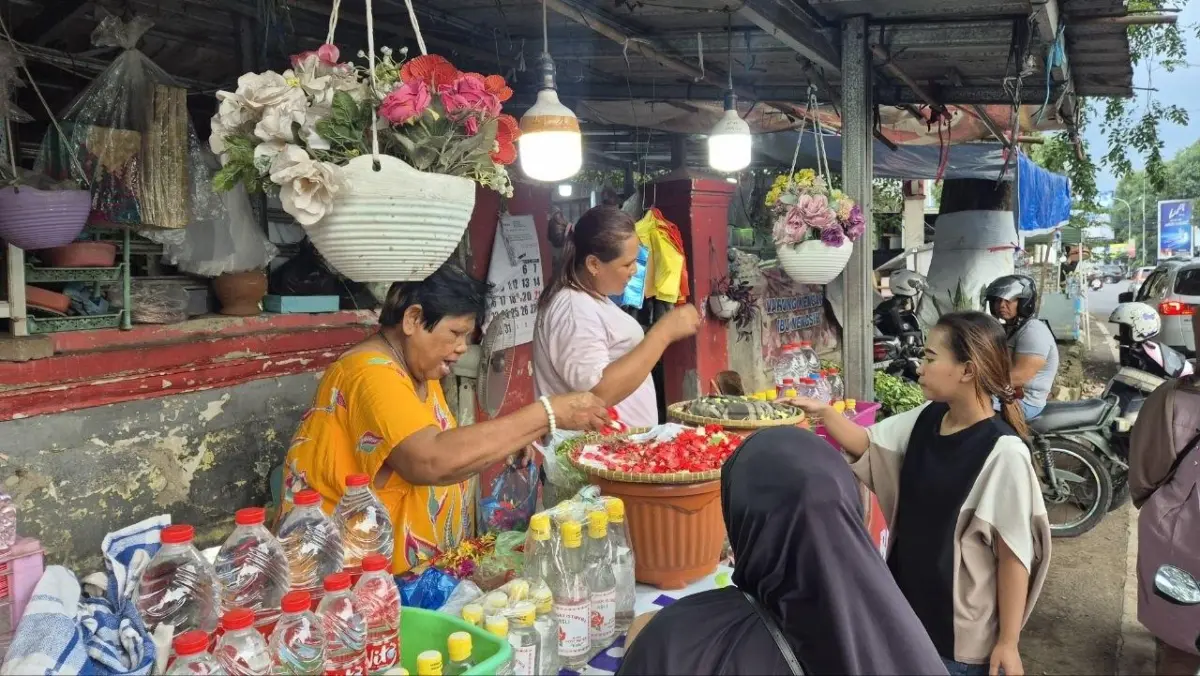 penjual bunga makam jabang bayi cirebon
