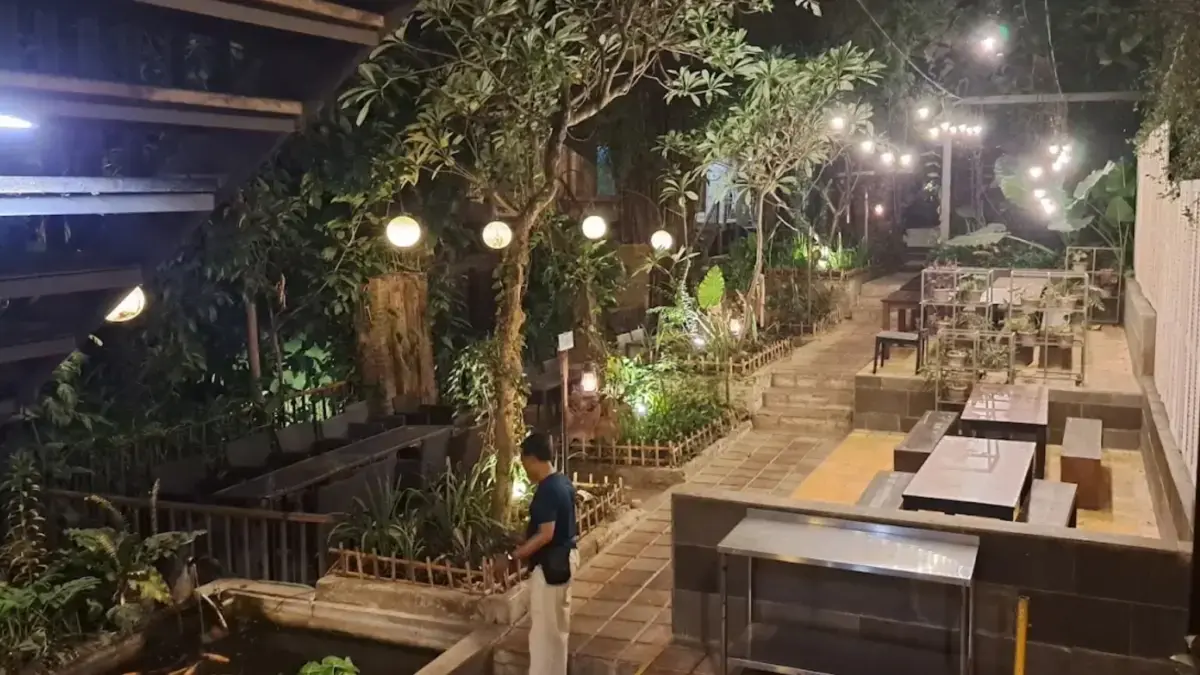 resto view alam di cirebon
