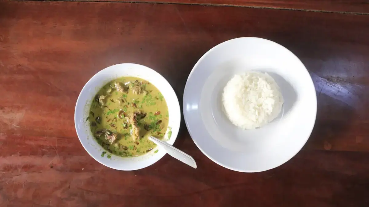 Lebaran di Cirebon, Rumah Makan Empal Gentong Siapkan Ribuan Porsi, Sambut Pengunjung empal gentong hj dian