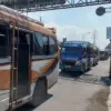 Bus Maupun Elf Ngetem Di luar Terminal Harjamukti