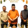 HADIR: Pangeran Raja Abdul Gani Natadiningrat Dekarangga (tengah) bersama Kepala Bidang Pendidikan, Kesehatan,