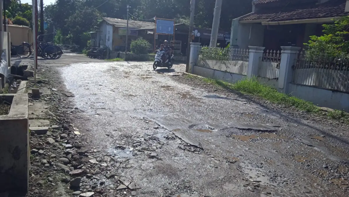 jalan komplek stadion bima.jpg