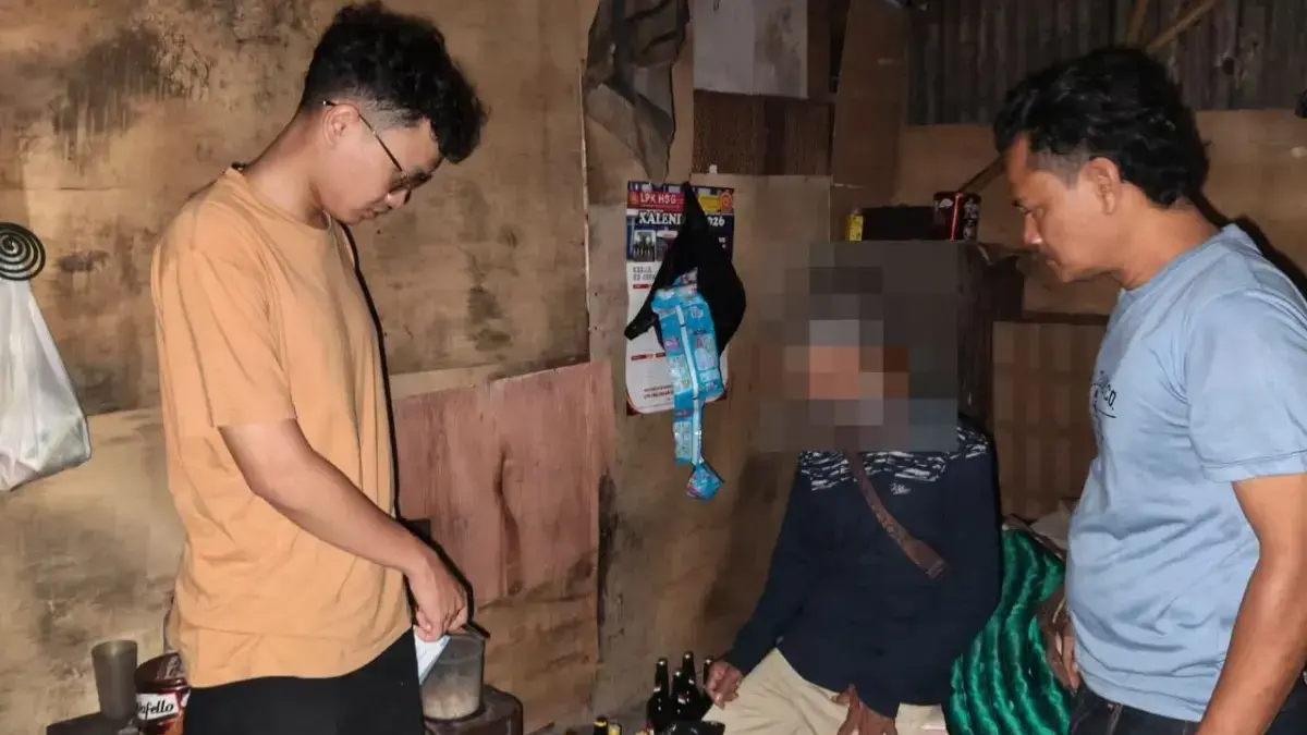 Masih Banyak, Mudah Didapat, Polres Ciko Gencar Operasi Peredaran Miras di Kota Cirebon Petugas Satresnarkoba Polres Cirebon Kota