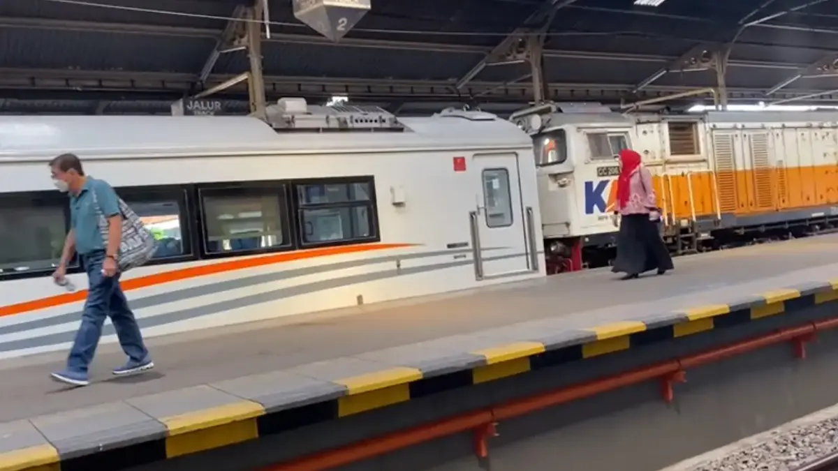 puncak arus mudik kereta api di cirebon