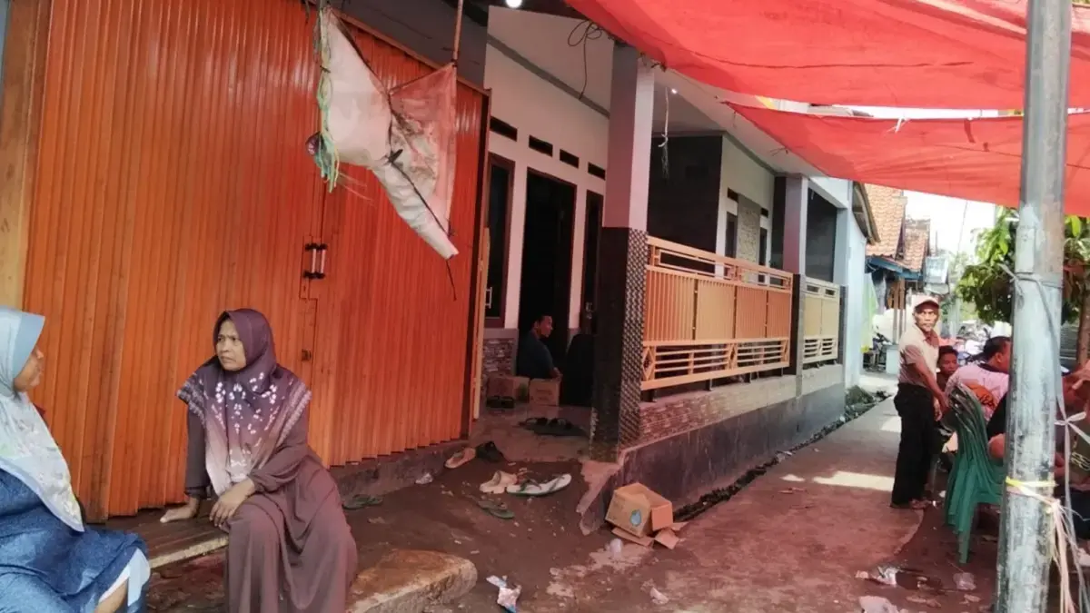 rumah keluarga korban kecelakaan di cingambul majalengka