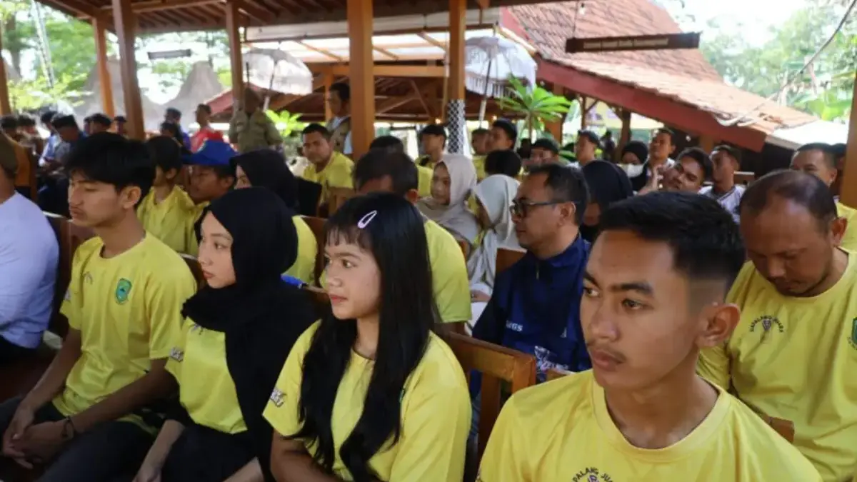 Sejumlah atlet peraih medali ajang POPDA Jawa Barat 2025, mendapat penghargaan dari Pemkab Kuningan.