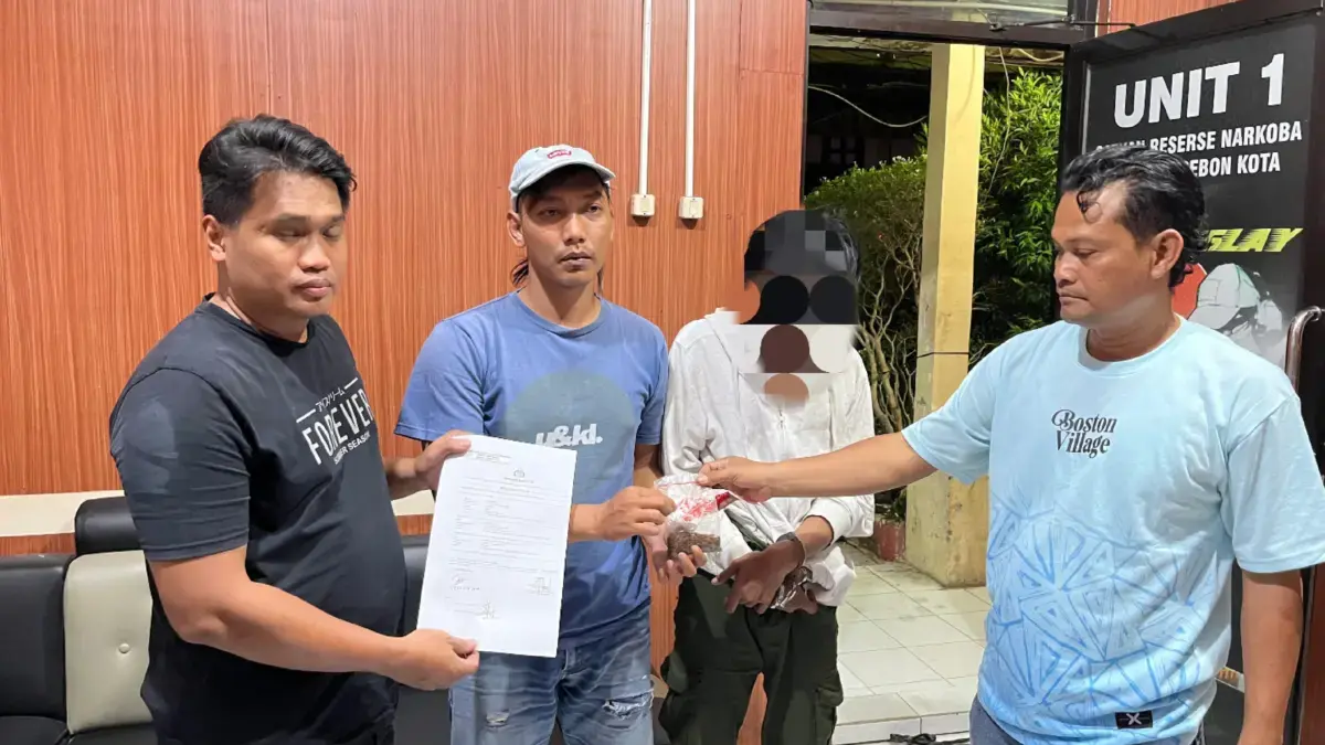 Intel Kodim 0614 Kota Cirebon, Tangkap Pengedar saat Transaksi Narkoba di Drajat intel kodim tangkap transaksi narkoba di kesambi cirebon