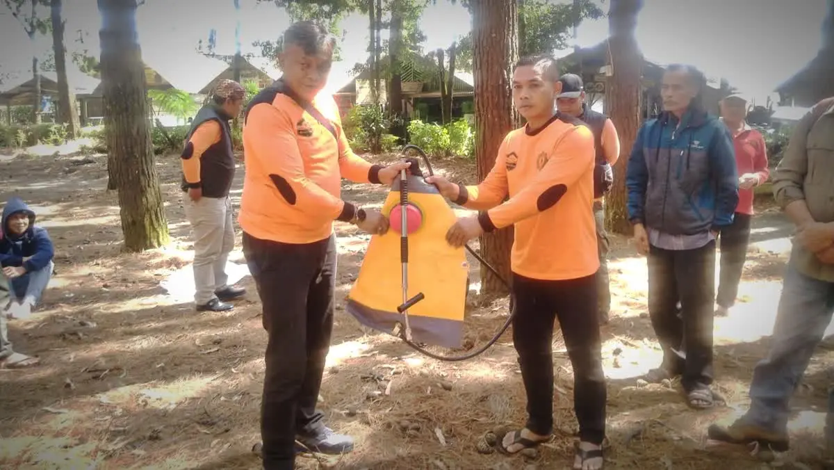 Penyerahan alat pemadam jetshooter