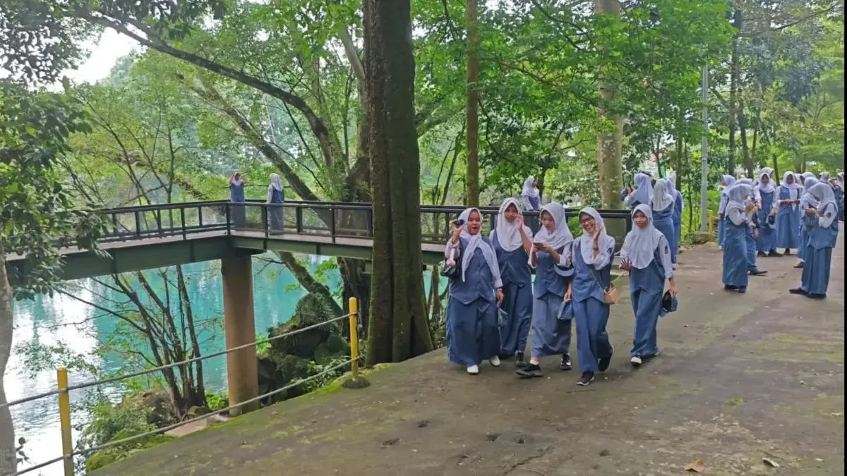 Program Disertasi SMAN 1 Gegesik di Kuningan, Ratusan Siswa Riset Langsung di Talaga Biru