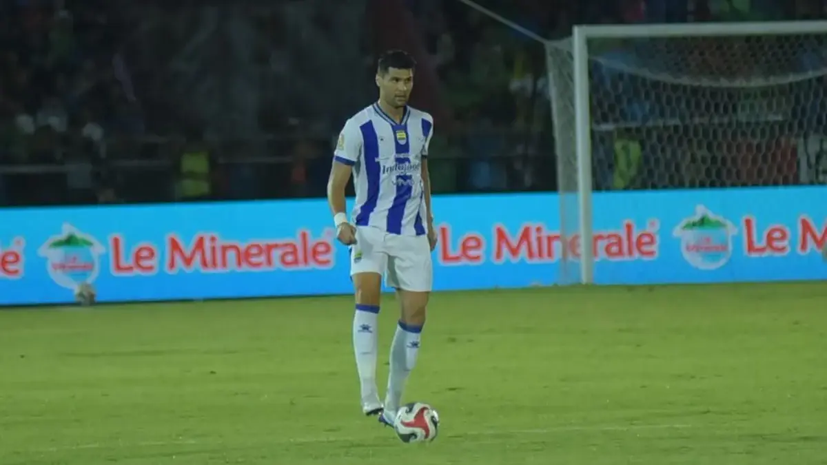 Bek Persib Tetap Konsentrasi, Tak Mau Gegabah Hitung Peluang Juara Julio Cesar