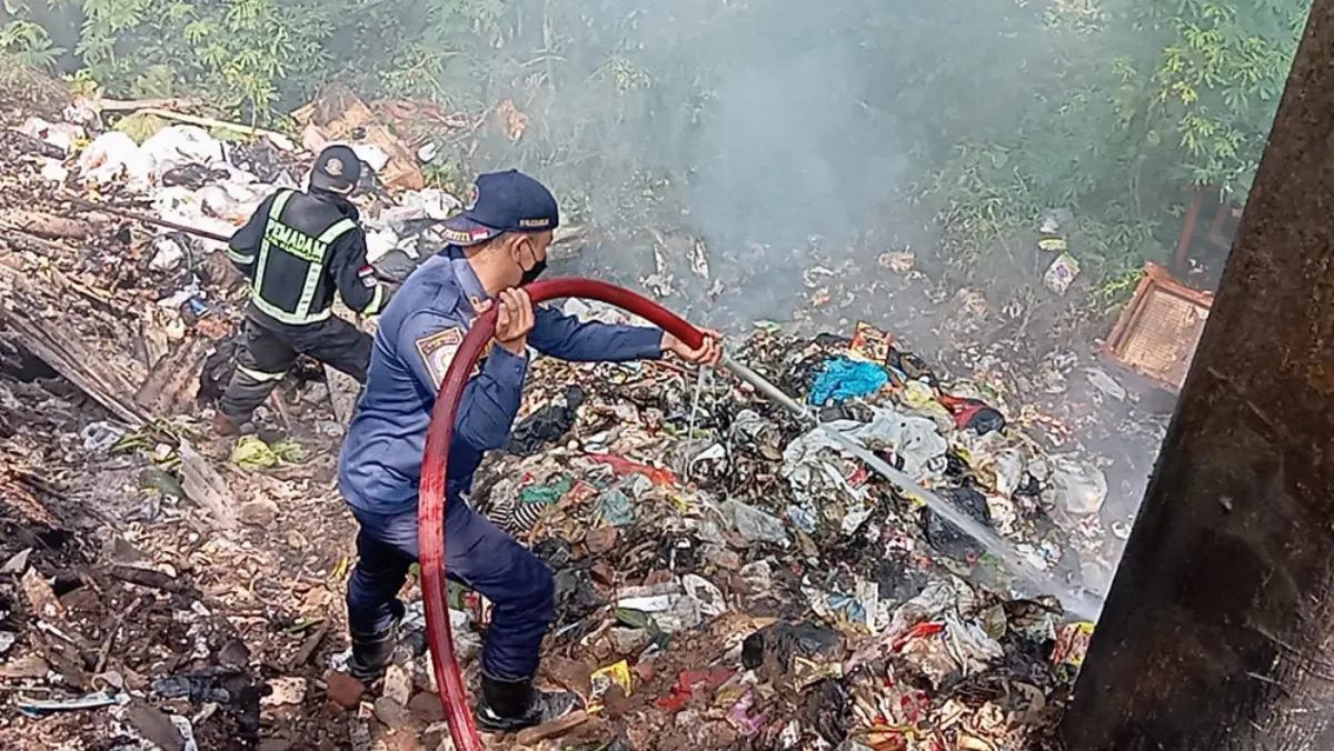 kebakaran sampah