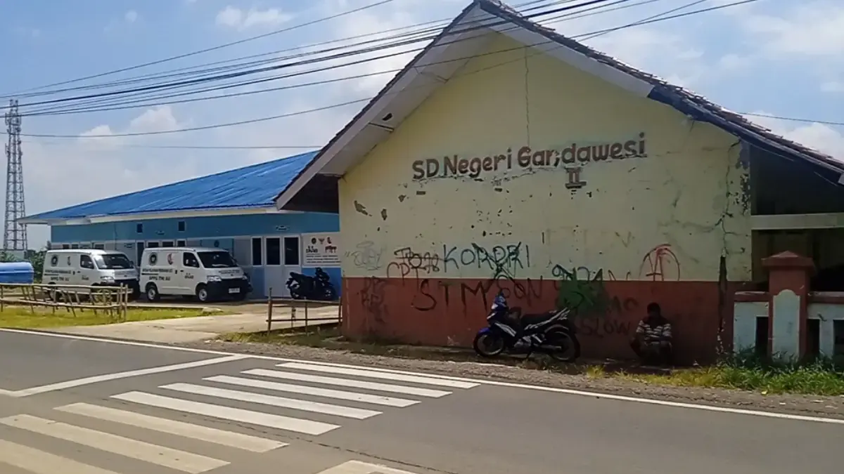 Kondisi bangunan SDN Gandawesi 2 di Kecamatan Ligung terlihat memprihatinkan.