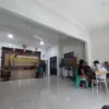 Istri Kuwu Datangi Kantor Desa