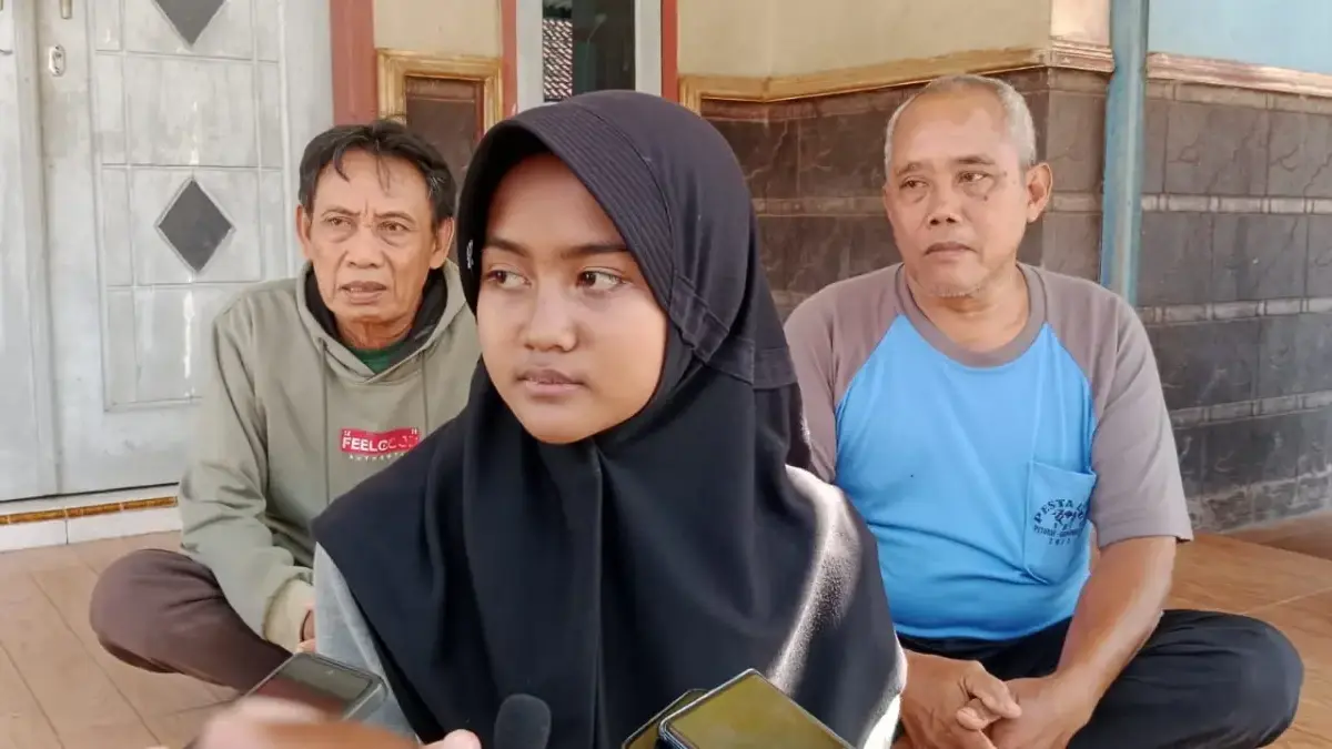 Siswi Tangguh di Tengah Keterbatasan