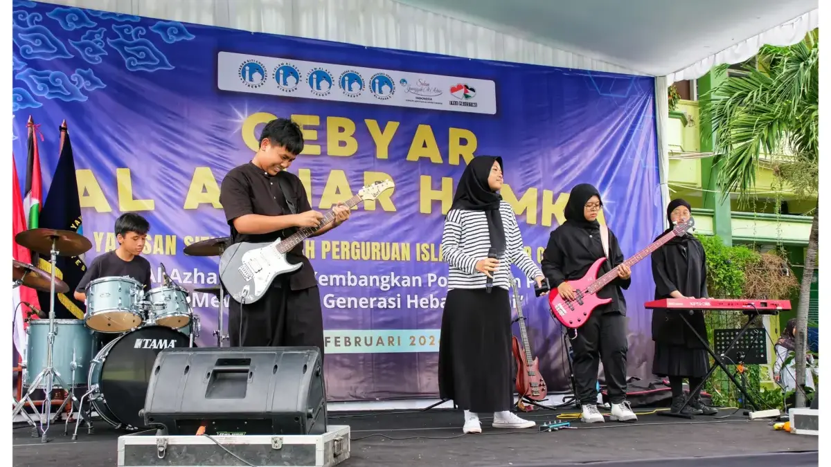 EKSIS: Thirty Six Band, grup musik yang beranggotakan siswa-siswi SMP, yang kini mulai menapaki berbagai ajang