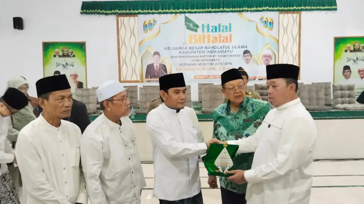 HALALBIHALAL: Mentri ATR/BPN RI, Nusron Wahid menghadiri acara Halalbihalal di Gedung PCNU, sekaligus menyerah