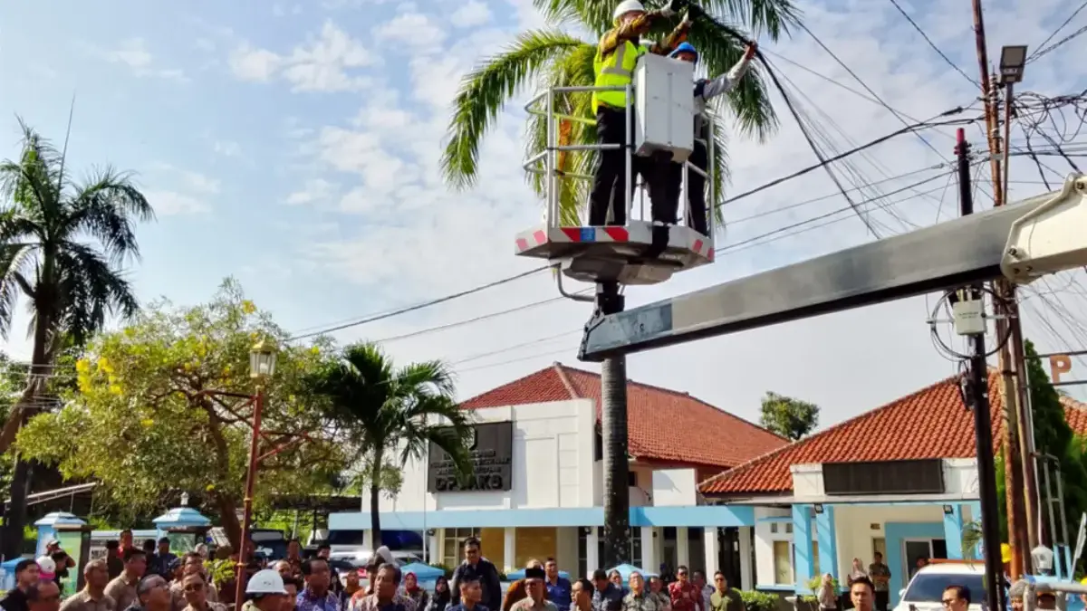 penataan kabel udara