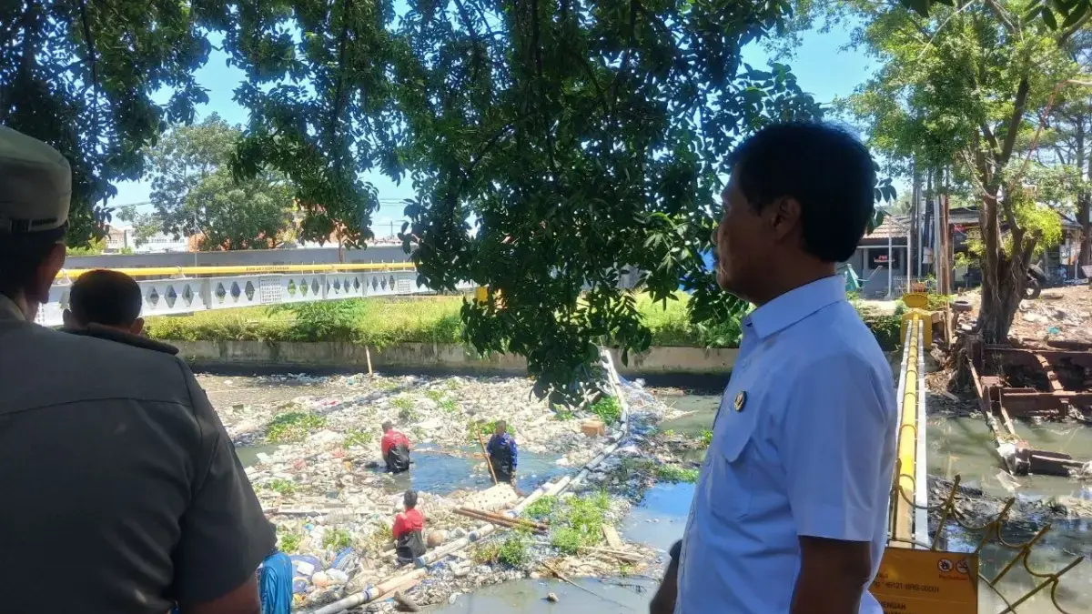 sampah di Sungai Sukalila