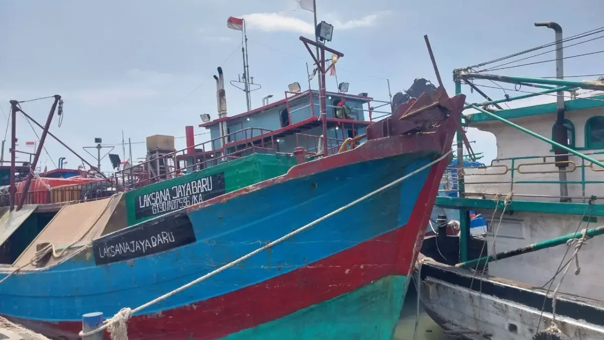 nelayan cirebon bbm non subsidi langka
